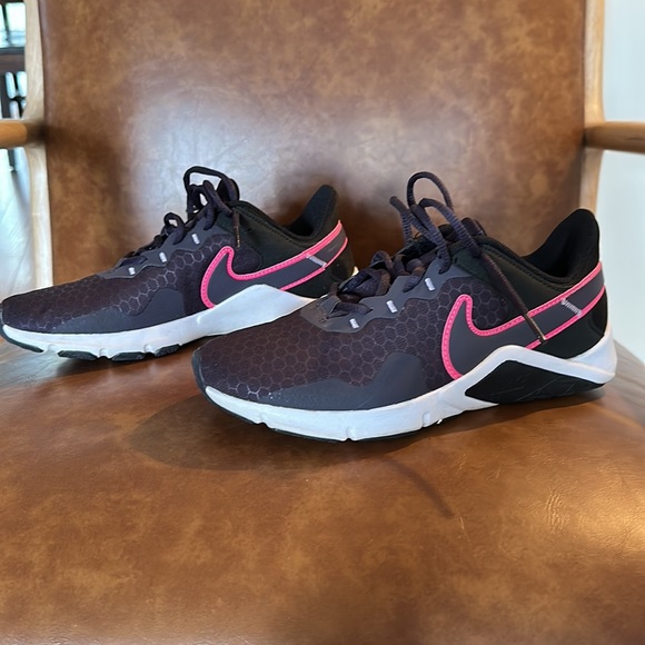 Women’s Nike shoes-dark purple - Picture 4 of 6